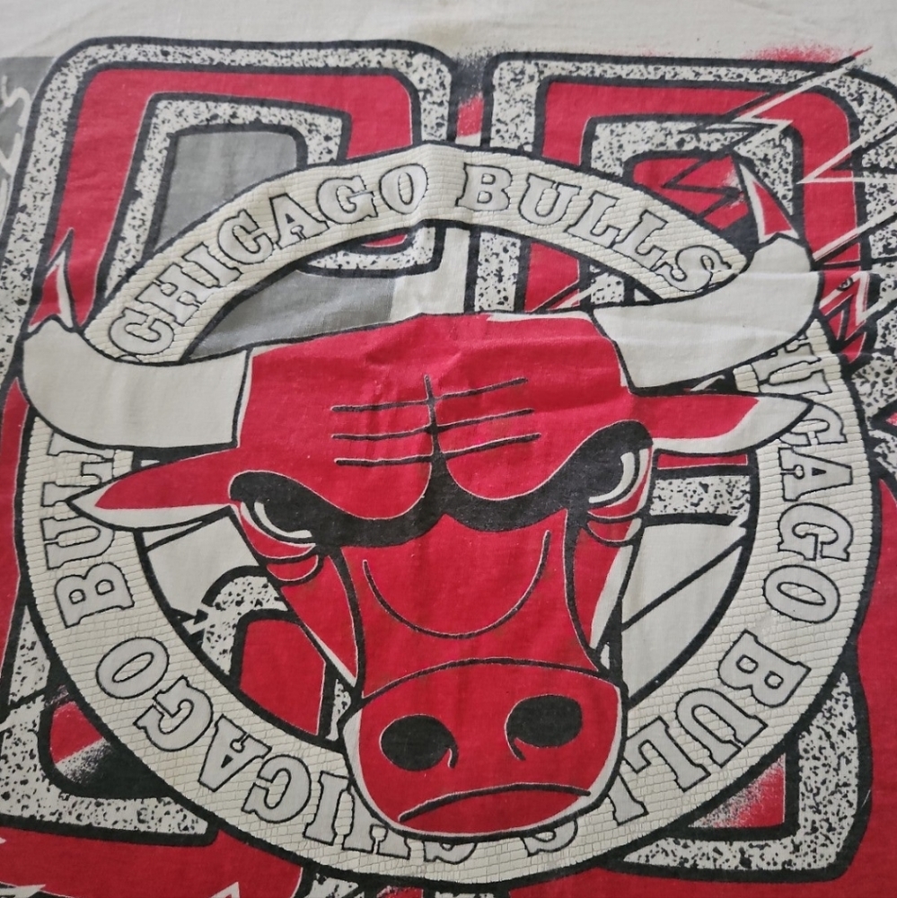 Vintage 90's Chicago Bulls Tshirt - Picture 5 of 5